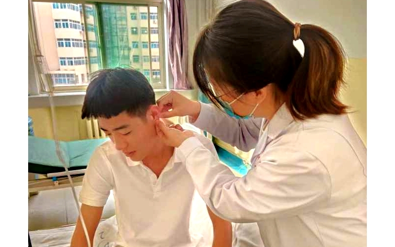引進中醫紅外線治療及耳穴貼壓技術